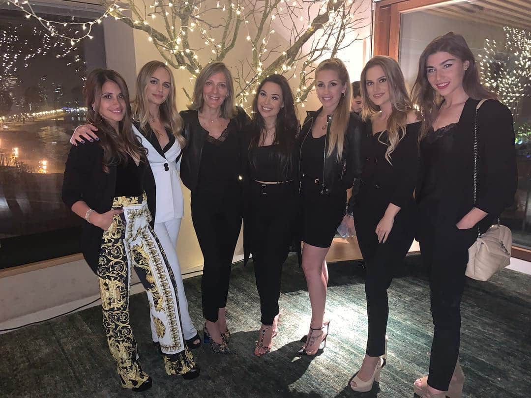ソフィア・バルビのインスタグラム：「❤️❤️❤️ @antonelaroccuzzo @romarey_ventura @benippe @ainee.c @elenagalera @ingridgaixas」