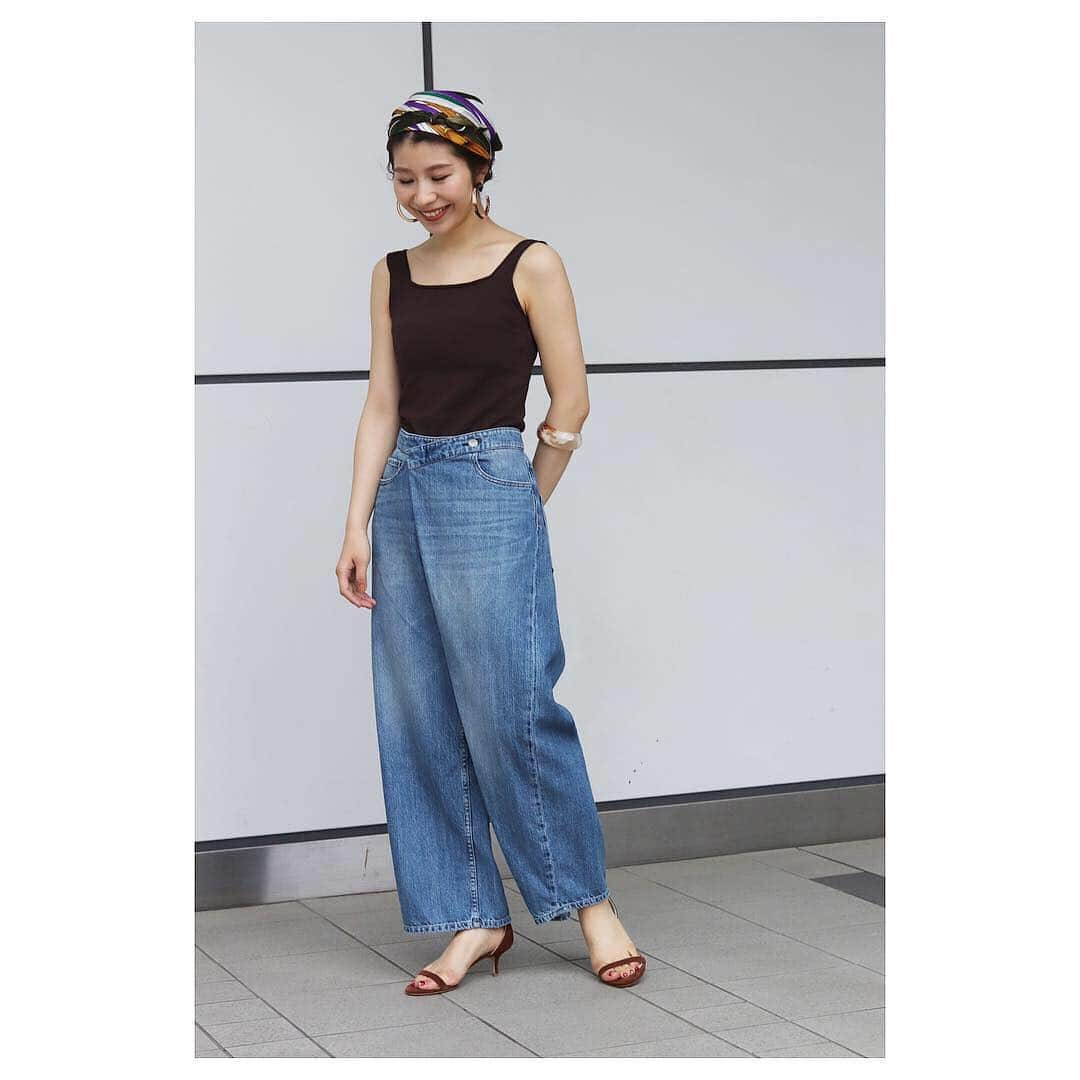 plageさんのインスタグラム写真 - (plageInstagram)「〝HEALTHY DENIM〟 4/28(sun.)New in！ 前回入荷時に大変ご好評いただいた別注デニムが再登場！ 新たにスキニーデニムの別注も入荷します！ 1. ・HEALTHY DENIM 別注STICK DENIM ¥13,000+tax col:ブルー size:23/24/25 ・Dobby 抜け襟シャツ ¥19,000+tax col:カーキ/グレー/ベージュ size:free 2. HEALTHY DENIM 別注WRAP DENIM ¥15,000+tax col:ブルー size:23/24/25  #Plage #プラージュ #baycrews #fashion  #coordinate #HEALTHYDENIM」4月28日 9時26分 - plage_jp