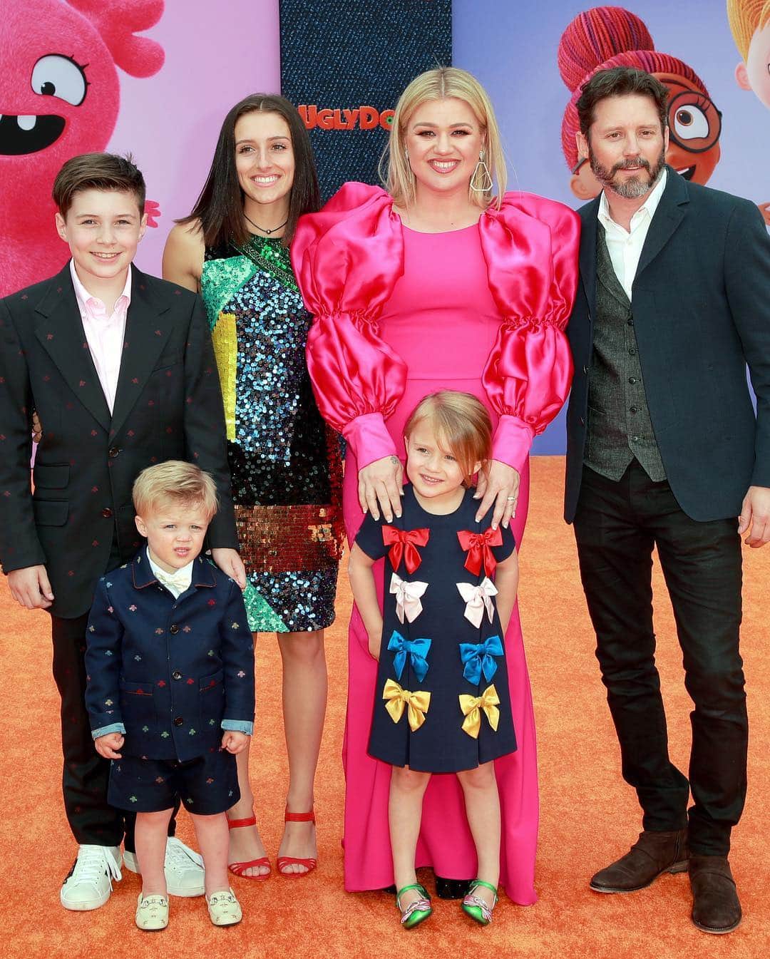 Just Jaredさんのインスタグラム写真 - (Just JaredInstagram)「@kellyclarkson in @csiriano is joined by husband Brandon Blackstock and their two little kids River, 4, and Remi, 3, along with Brandon’s older kids Savannah & Seth at the @uglydolls premiere! #KellyClarkson #BrandonBlackstock Photos: Getty」4月28日 9時18分 - justjared