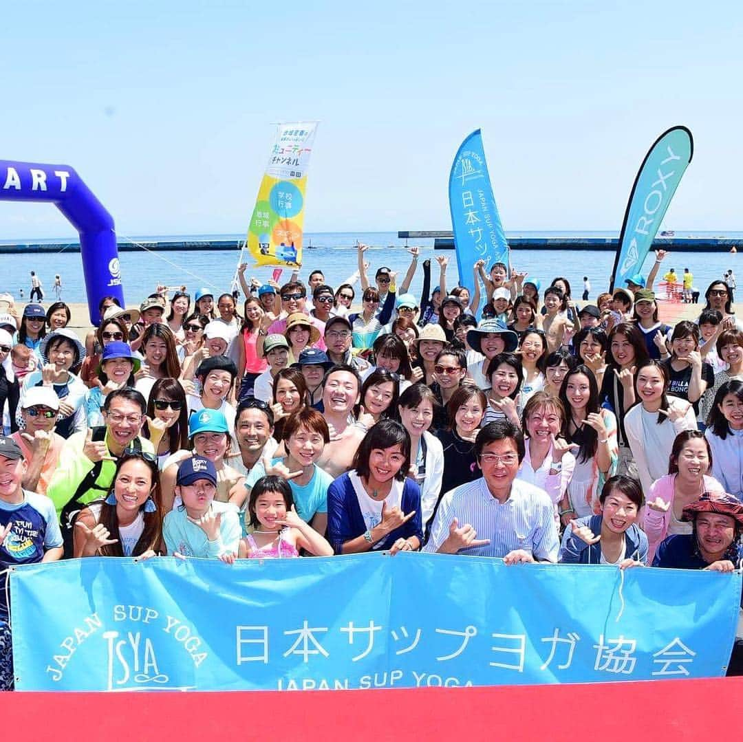 田中律子さんのインスタグラム写真 - (田中律子Instagram)「5月19日熱海サンビーチにて開催🌴 『ATAMI SUPYOGAFEST2019〜CHURAUMI SUPRUN〜』 日本サップヨガ協会×ehaco  9:00〜10:00 ・SUPRUNレース（一般の部）  10:30〜12:30 ・SUPYOGA 10:30〜 11:00〜 11:30〜 12:00〜  13:00〜14:00 ・SUPRUNレース（KIDS＆ペアの部）  キレイな熱海の海で大人気のマリンアクティビティを目一杯楽しむイベントです。  大人気SUPRUNのレースからSUPヨガの体験アクティビティまで。男性も女性も、ファミリーレースで、大人から子供までみんなが楽しめる企画です🏄‍♀️🌴🌈🌞 私は朝から大会MCで熱海サンビーチを熱く盛り上げまーす🎤🙌 お申込みサイトからご予約お願い致します。 https://moshicom.com/26909/  #atamisupyogafest #churaumisuprun  #supyoga  #jsya #ビーチで遊ぼう  #初心者ok」4月28日 9時27分 - ri2kotanaka