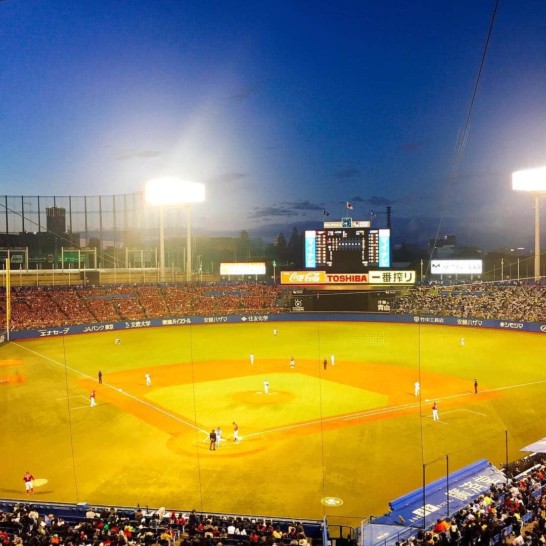 坂東亀三郎さんのインスタグラム写真 - (坂東亀三郎Instagram)「平成31年4月27日 今季初、聖地・明治神宮野球場。  はい、負けました⤵︎⤵︎ .  神宮の空の変化、雲が闇に染まっていく過程が好き過ぎる。 . . . #歌舞伎 #音羽屋 #歌舞伎役者 #彦三郎 #坂東彦三郎 #九代目 #歌舞伎部 #otowayabando #彦観戦 #東京ヤクルトスワローズ #燕党 #ヤクルト #スワローズ #ヤクル党 #明治神宮球場 #神宮天気証拠 コメントはお気軽に📝」4月28日 9時28分 - otowayabando