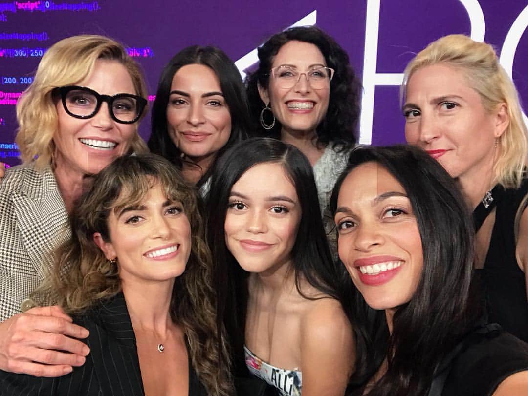 Ana Brenda Contrerasのインスタグラム：「Ya fueron a darle amor a nuestra serie de cortometrajes en @youtube  @poweronseries channel!? ♥️ los leo 👀// show some love and go watch our short films on @youtube @poweronseries 💋 @lisaedelstein @itsjuliebowen @rosariodawson @nikkireed #girlpower #WingBeat  Btw @jennaortega you are amazing girl! 😍」