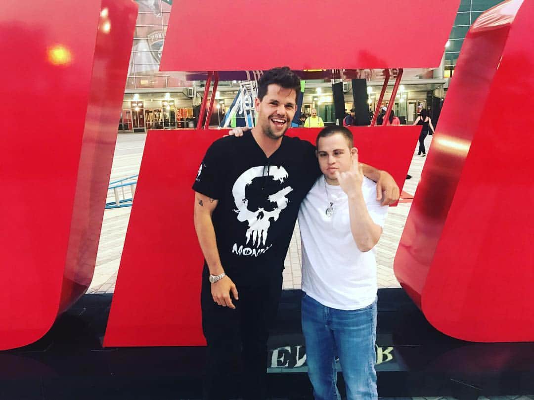 マックス・カーバーのインスタグラム：「Fight night with @garrettsfight #ufc」