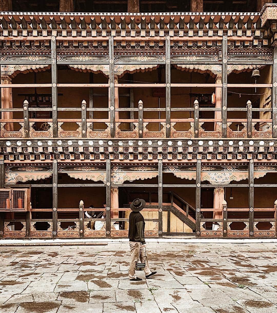のインスタグラム：「ドクター・ストレンジの世界みたい。  あの映画凄い好きなんだよね。  #bhutan」