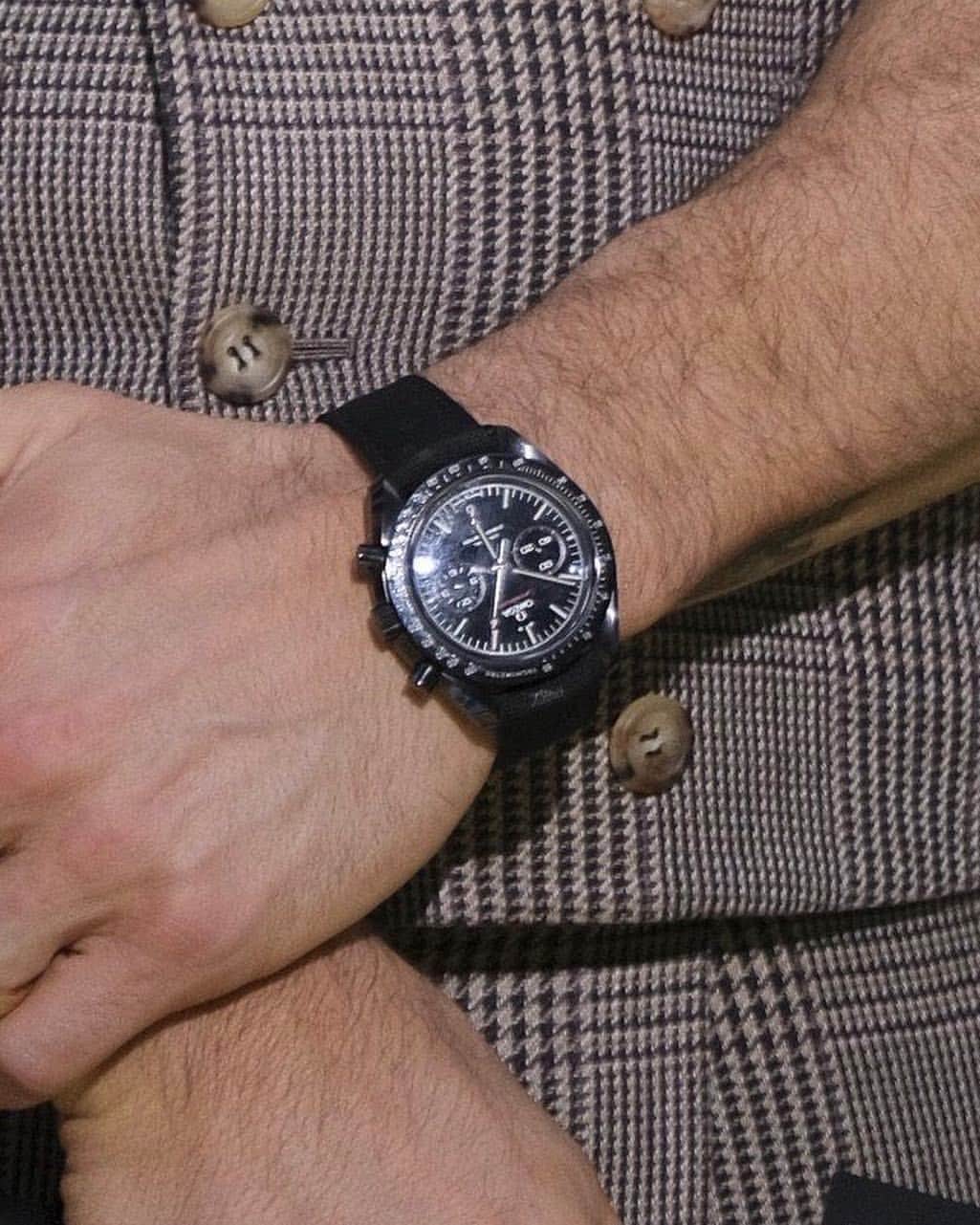 GQさんのインスタグラム写真 - (GQInstagram)「Ryan Reynolds sports an Omega Speedmaster “Dark Side of the Moon” at the #DetectivePikachu premiere in Tokyo. See the rarest, wildest, and most covetable watches we spotted on celebrities this week at the link in bio.」4月28日 1時26分 - gq