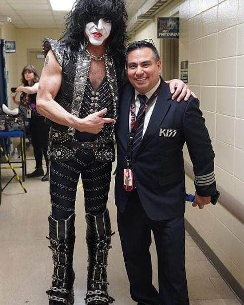 KISSさんのインスタグラム写真 - (KISSInstagram)「Backstage on the #EndOfTheRoad Tour! The Starchild @paulstanleylive  with #KISS Jet Captain Lenny Alava. Team #KISS Rocks!  Found it, Lenny!  Melissa Doss Diwa keeping an eye on our boss? :)」4月28日 1時39分 - kissonline