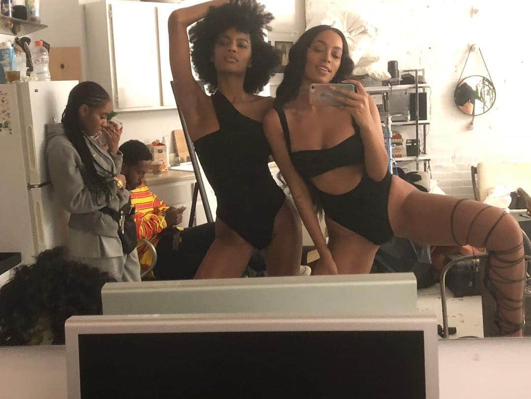 ソランジュさんのインスタグラム写真 - (ソランジュInstagram)「@eboneedavis 🌹🌹🌹」4月28日 1時39分 - solangeknowles