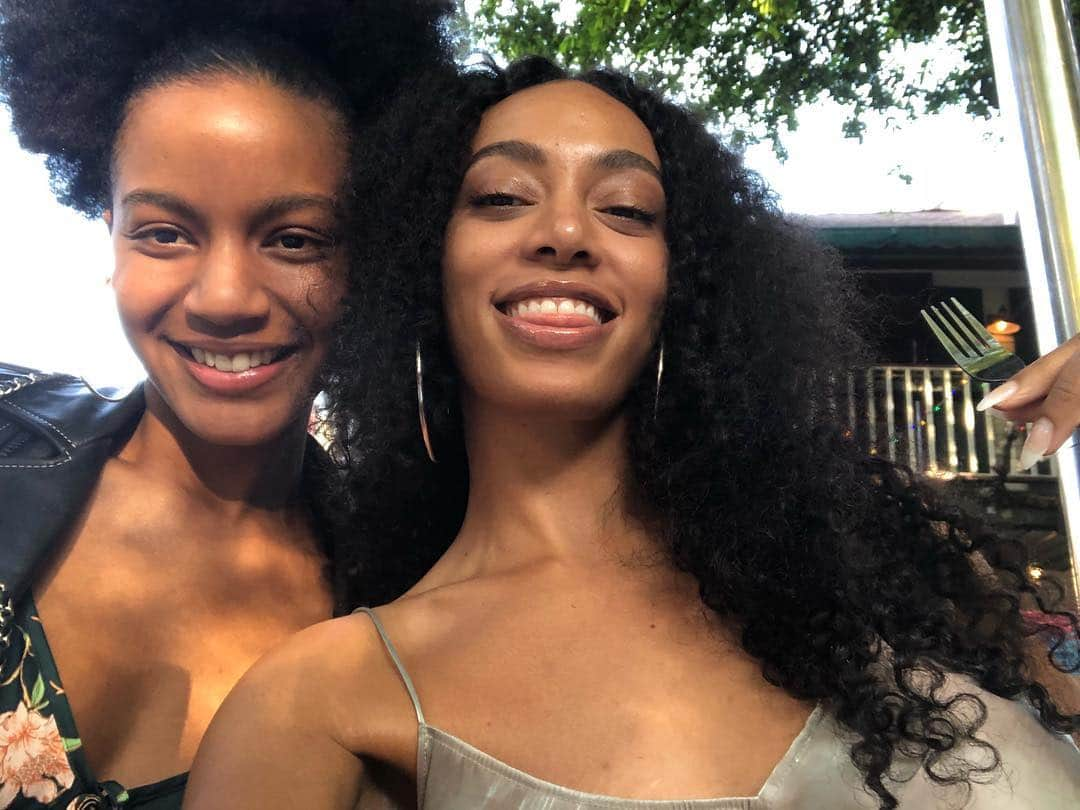 ソランジュさんのインスタグラム写真 - (ソランジュInstagram)「@eboneedavis 🌹🌹🌹」4月28日 1時39分 - solangeknowles