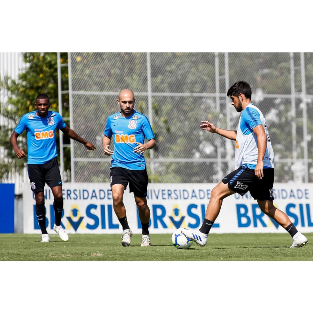 コリンチャンスさんのインスタグラム写真 - (コリンチャンスInstagram)「Na manhã deste sábado, o Timão treinou de olho na estreia pelo @Brasileirao, contra o Bahia, amanhã às 16h, na Arena Fonte Nova. Confira como foi a atividade! 📷 Rodrigo Gazzanel/ Ag. Corinthians  #VaiCorinthians #Corinthianismo #FielAtéoFim #MeuBMG #NãoÉSóPatrocínio #TimeDoPovo #Corinthians #Timão #CorinthiansTV #FielTorcedor #AFielÉFoda #TodosPorUm #NikeFutebol #Joli #EstrellaGalicia #UniversidadeBrasilOficial #ÉPositivo #CorinthiansÉPositivo #LoucoPotyCorinthians #PostosALE #ALEnoTimão #TODOSportiCorinthians #CartãodeTODOSCorinthians #TODOSpeloTimão」4月28日 2時00分 - corinthians