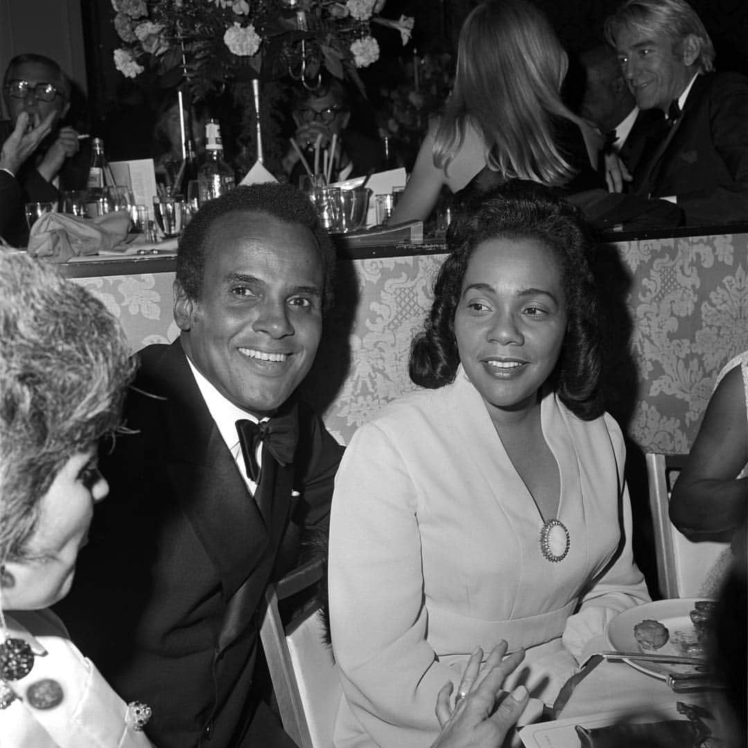アカデミー賞さんのインスタグラム写真 - (アカデミー賞Instagram)「Harry Belafonte and Coretta Scott King at the 43rd Oscars.」4月28日 2時03分 - theacademy