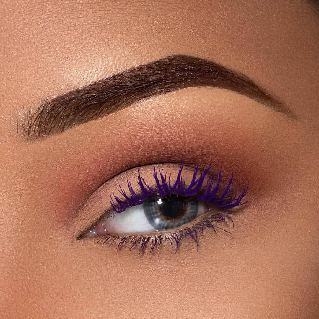 Maybelline New Yorkさんのインスタグラム写真 - (Maybelline New YorkInstagram)「Coat your lashes with purple mascara to brighten up your eyes and make them pop! @aaliyahjay is wearing the #mattebar eyeshadow palette + #snapscara in ‘ultra violet’. Tag someone that should recreate this look! 💜」4月28日 2時27分 - maybelline