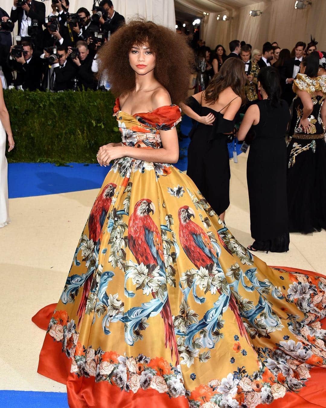 Teen Vogueさんのインスタグラム写真 - (Teen VogueInstagram)「A brief moment of appreciation for how GOOD @zendaya is at the #MetGala. All of our favorite looks head of the event (coming soon!) at the link in bio.」4月28日 2時32分 - teenvogue