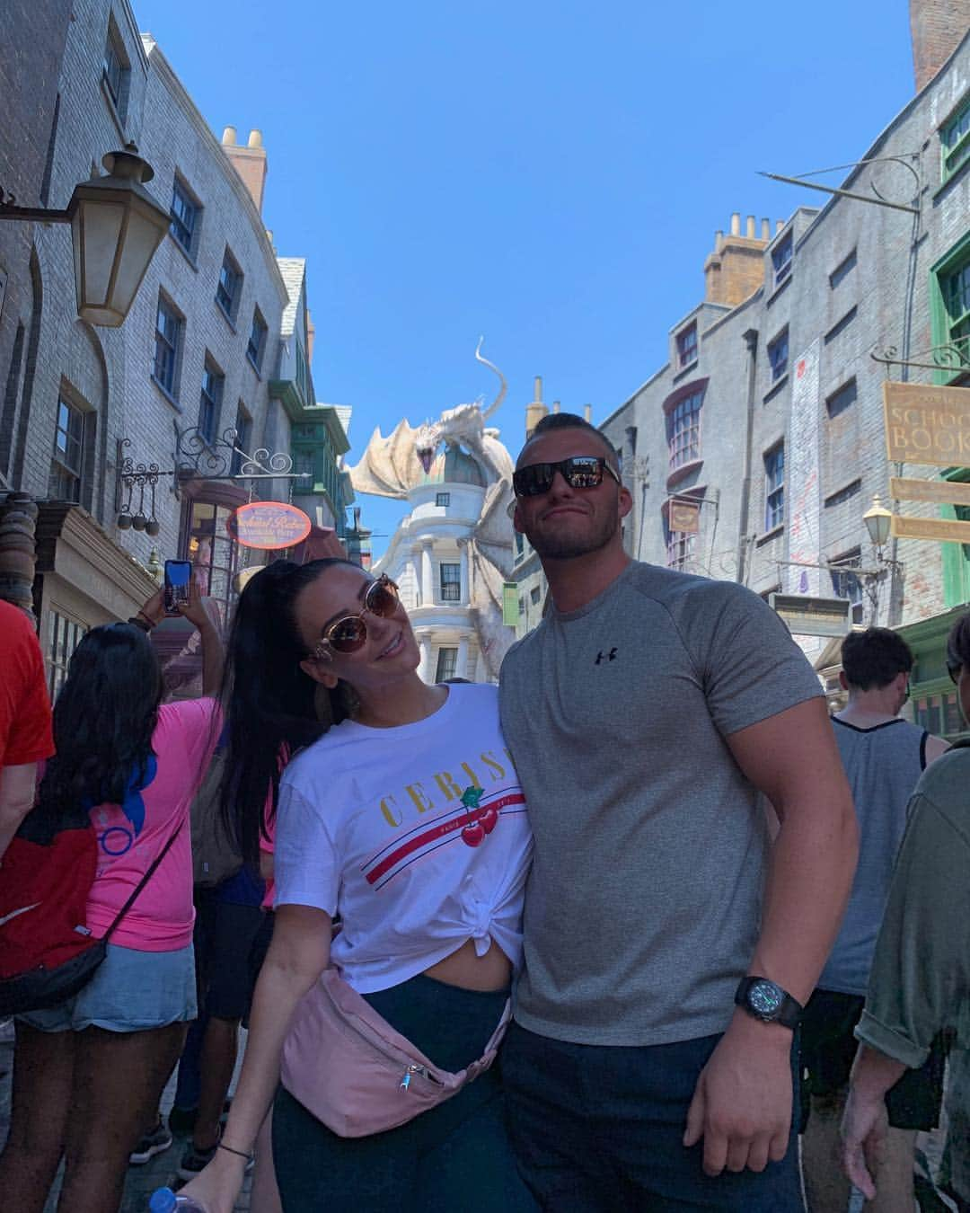 ジェイワウさんのインスタグラム写真 - (ジェイワウInstagram)「Best day ever @universalorlando 🥰 I’ve been waiting 11 years to come back here and I’ve been dying to go to The Wizarding World of Harry Potter. I can’t wait to come back with my kids when they’re big enough #readyforuniversal」4月28日 2時33分 - jwoww