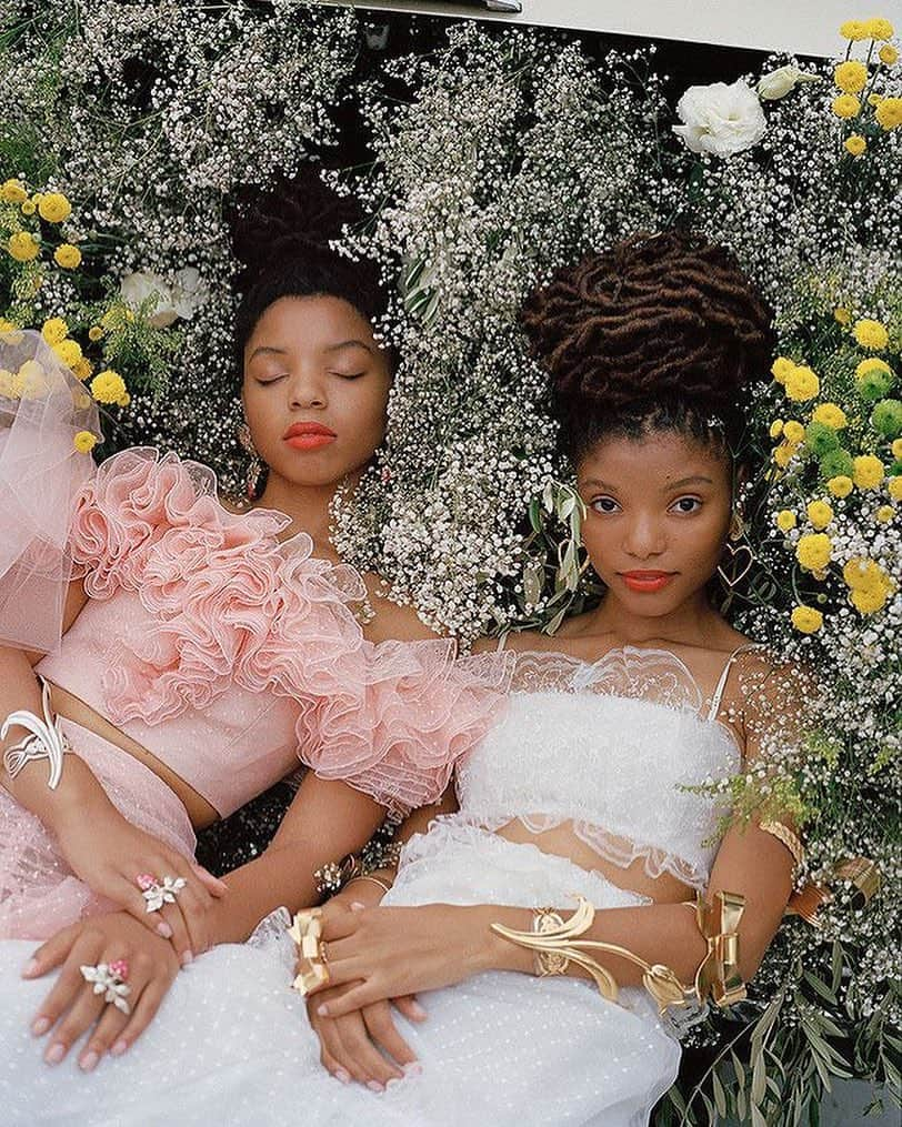 ロダルテさんのインスタグラム写真 - (ロダルテInstagram)「Saturdays with @chloexhalle 🌸🌸🌸 (Wearing @kateandlauramulleavy’s SS18 Rodarte collection: ph: @dritch, styled by @gabriellak_j for @garage_magazine). #rodarte #chloexhalle」4月28日 2時43分 - rodarte