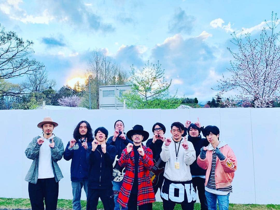 安野勇太のインスタグラム：「2019.4.27 LOW IQ 01 & THE RHYTHM MAKERS + 。最高に楽しかった。ARABAKI自体久しぶりだったし色々楽しかった。とにかく最高。ありがとうございました！またやりたい！」