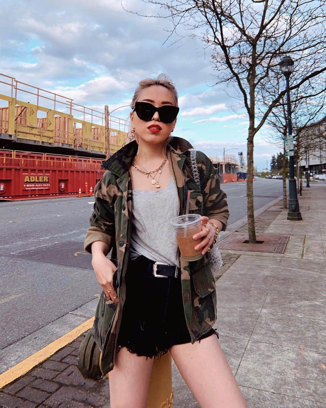 AikA♡ • 愛香 | JP Blogger • ブロガーさんのインスタグラム写真 - (AikA♡ • 愛香 | JP Blogger • ブロガーInstagram)「Is camo jacket still the thing? I hope so cuz I luv my new vintage camo jacket and it’s too cute to just let it hang in my closet 💚 ..... #pinkhair #camojacket #mystyle #casualstyle #vintageclothing #hmxme #asseenonme #seattle」4月28日 2時42分 - aikaslovecloset