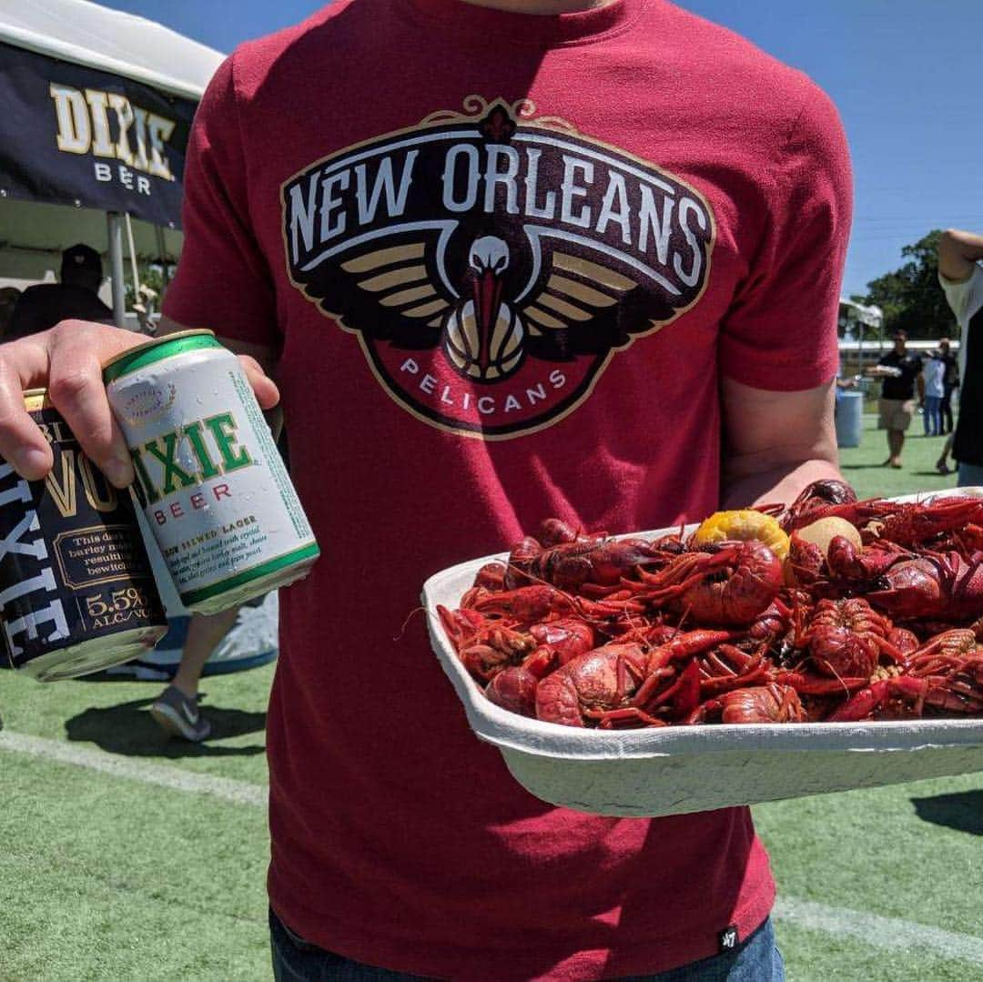 ニューオーリンズ・セインツさんのインスタグラム写真 - (ニューオーリンズ・セインツInstagram)「Find us a better meal today - you can’t! 🤩 #SaintsDraft @dixiebrewco」4月28日 2時45分 - saints