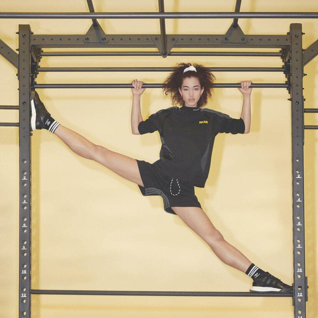 アレキサンダー・ワンさんのインスタグラム写真 - (アレキサンダー・ワンInstagram)「Make it stretch. - Shop #adidasOriginalsxaw Season 5 on alexanderwang.com.」4月28日 2時48分 - alexanderwangny