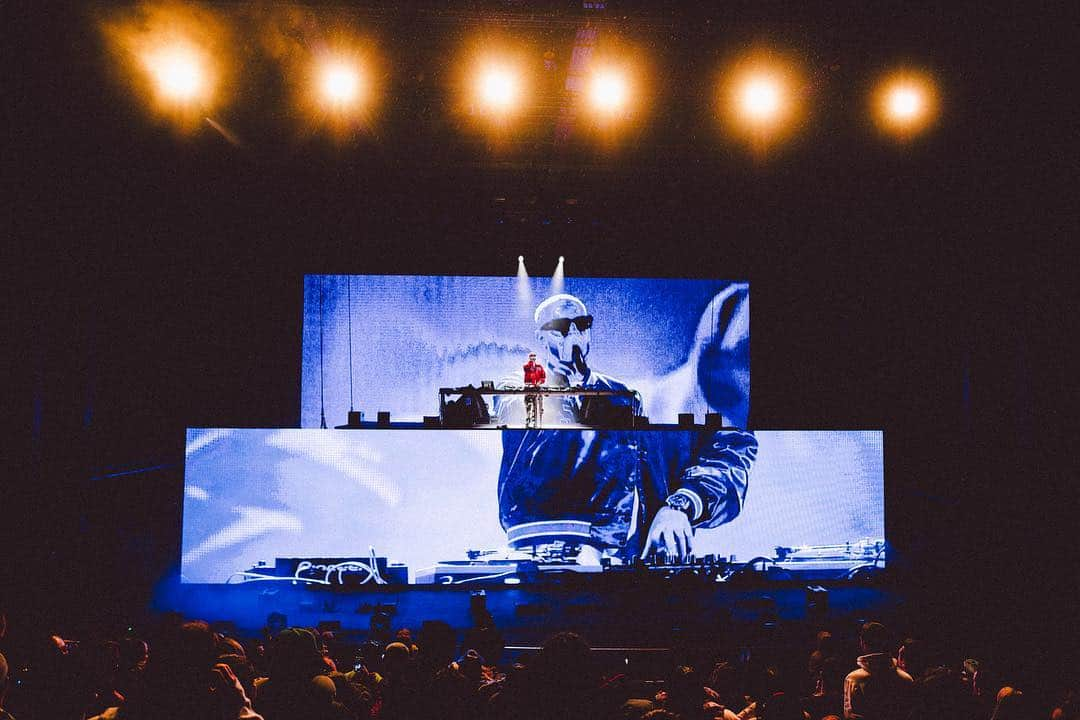 DJスネークさんのインスタグラム写真 - (DJスネークInstagram)「Legendary Night ! Thank You Red Rocks ❤️ @tchami @mercer @malaamusic」4月28日 2時48分 - djsnake