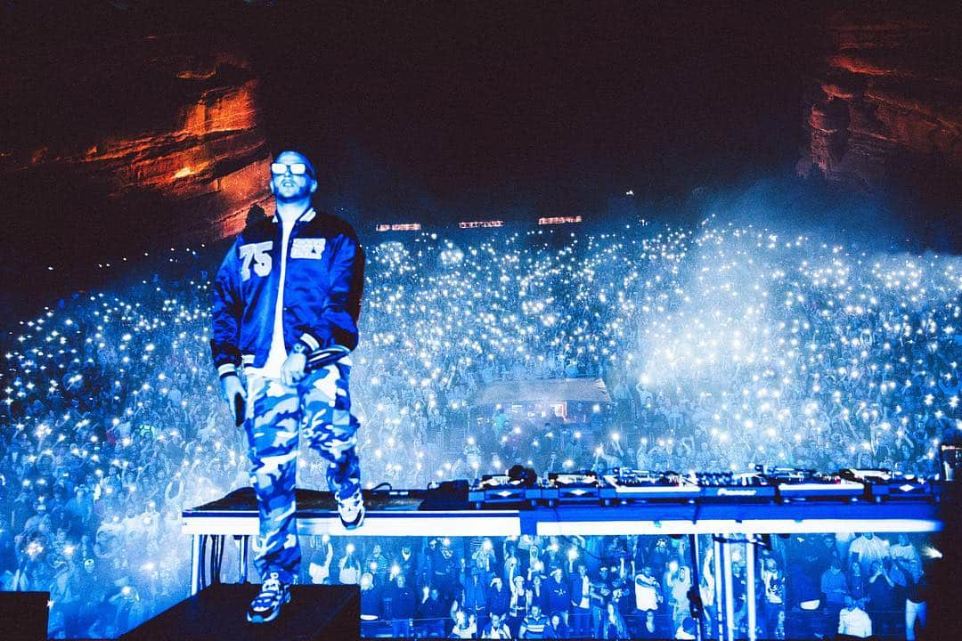 DJスネークさんのインスタグラム写真 - (DJスネークInstagram)「Legendary Night ! Thank You Red Rocks ❤️ @tchami @mercer @malaamusic」4月28日 2時48分 - djsnake