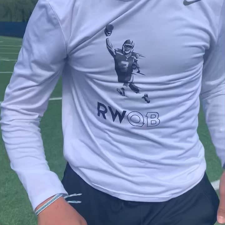 ラッセル・ウィルソンのインスタグラム：「Most ELITE QBs in the Country working with us every weekend. @RWQBAcademy with QB Guru @JtHeaps9 #CollegePrep #NFLDraftPrep」