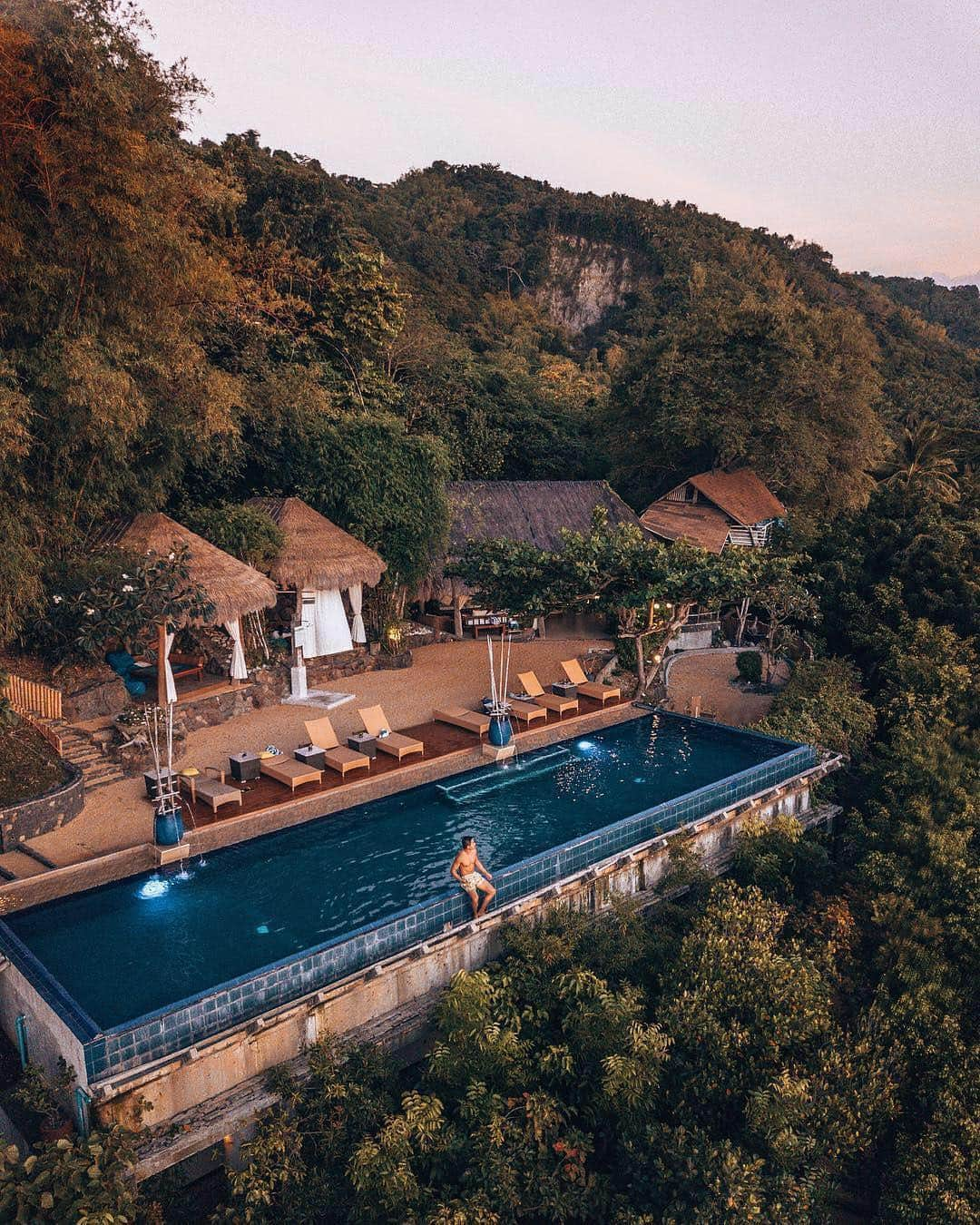 BEAUTIFUL HOTELSさんのインスタグラム写真 - (BEAUTIFUL HOTELSInstagram)「Just about as perfect as a morning can get...sunrise, poolside. Good day, Philippines! Tag your favorite travel buddy 😍 (📷: @thetravelpro 📍: Vivere Azure Beach Resort, Anilao, Batangas, Philippines)」4月28日 3時00分 - beautifulhotels