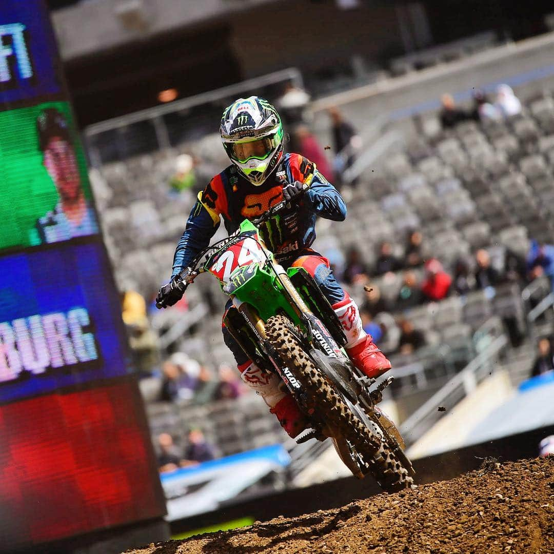 モンスターエナジーさんのインスタグラム写真 - (モンスターエナジーInstagram)「All eyes 👀 will be on @austinforkner as he will tough it out at today’s @monsterenergy @supercrosslive with a torn ACL 😵 #MonsterEnergy #SupercrossLIVE」4月28日 2時56分 - monsterenergy