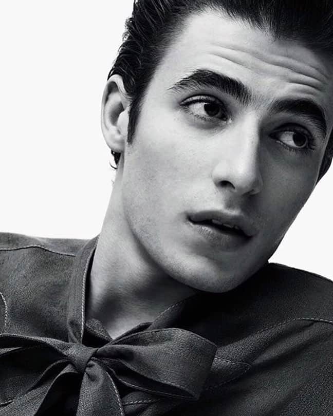 IMG Modelsさんのインスタグラム写真 - (IMG ModelsInstagram)「Fit to be Tied. 🎀 @oscarkindelan stars in the new @gqfrance. #📷 @kimreenberg #👔 @nassimderbikh #👦🏻 #IMGstars」4月28日 2時59分 - imgmodels