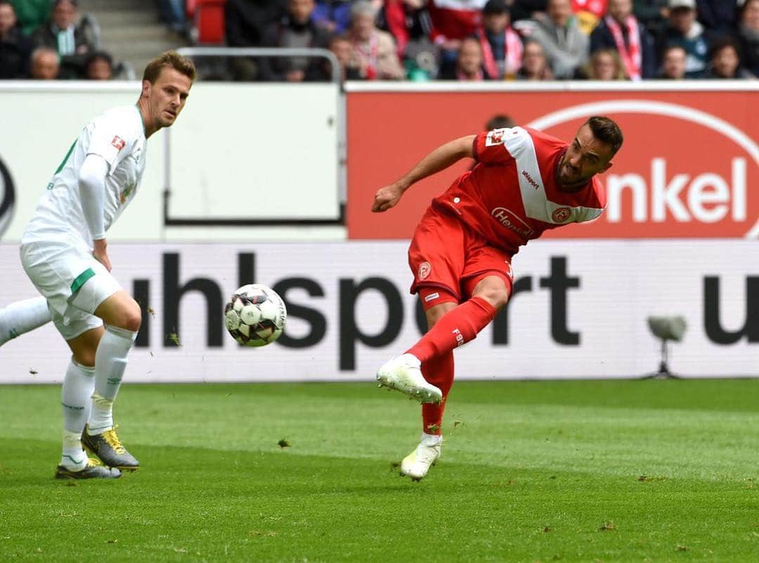 ケナン・カラマンのインスタグラム：「Toller Heimsieg! Danke für die überragende Unterstützung @f95 💪🏼 ⚽🏃🏻‍♂💨😜 Çok güzel bir galibiyet, bravo takım」