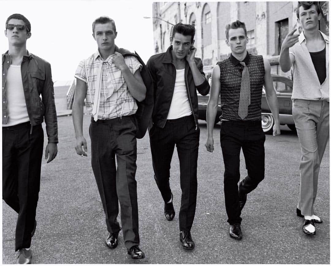 カーター・スミスのインスタグラム：「READY TO RUMBLE 🎞 Going back through my archive there are sooooo many great characters I’ve asked @arthurkulkov1 to play for me. From greaser boy ringleader to beat poet hipster. There’s nothing quite as special as finding someone you LOVE to photograph then getting free reign to do whatever you want with them. My “muses” have always been a bit rough around the edges but I wouldn’t have it any other way. 🎞」