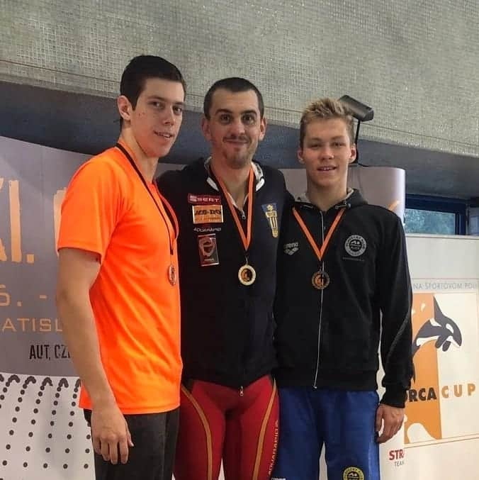 ラースロー・シェーのインスタグラム：「Orca Kupa második nap: 200 pillangó és 400 vegyes első hely, azért az időkön van még mit javítani! Orca Cup second day: 200 fly and 400 IM first place, but the times need more improvement! #swimming #race #aquarapid @aquarapidcom @bvscswimming @bvsc_zuglo_kozponti @seatmagyarorszag @premiumzrt #hedokft」