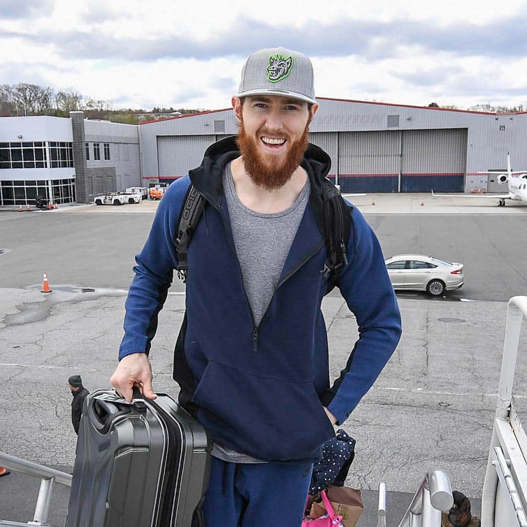 ボストン・セルティックスさんのインスタグラム写真 - (ボストン・セルティックスInstagram)「On to Milwaukee 🛫」4月28日 3時37分 - celtics