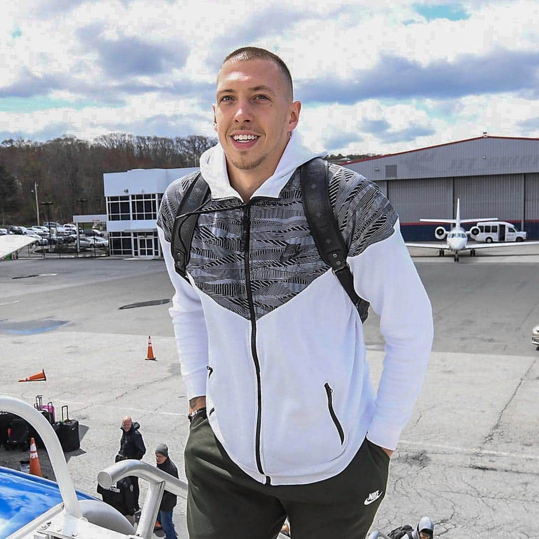 ボストン・セルティックスさんのインスタグラム写真 - (ボストン・セルティックスInstagram)「On to Milwaukee 🛫」4月28日 3時37分 - celtics