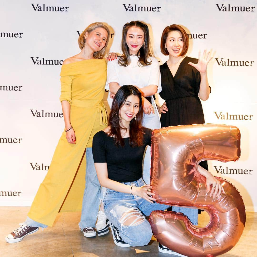 クリスティン・ウェイさんのインスタグラム写真 - (クリスティン・ウェイInstagram)「It’s been 5 years @valmuer_official ❤︎ Thank you all for supporting me! #valmuer #brand #tokyo #girlsfashion #girlsbrand #ヴェルムーア」4月28日 3時52分 - prettywhy