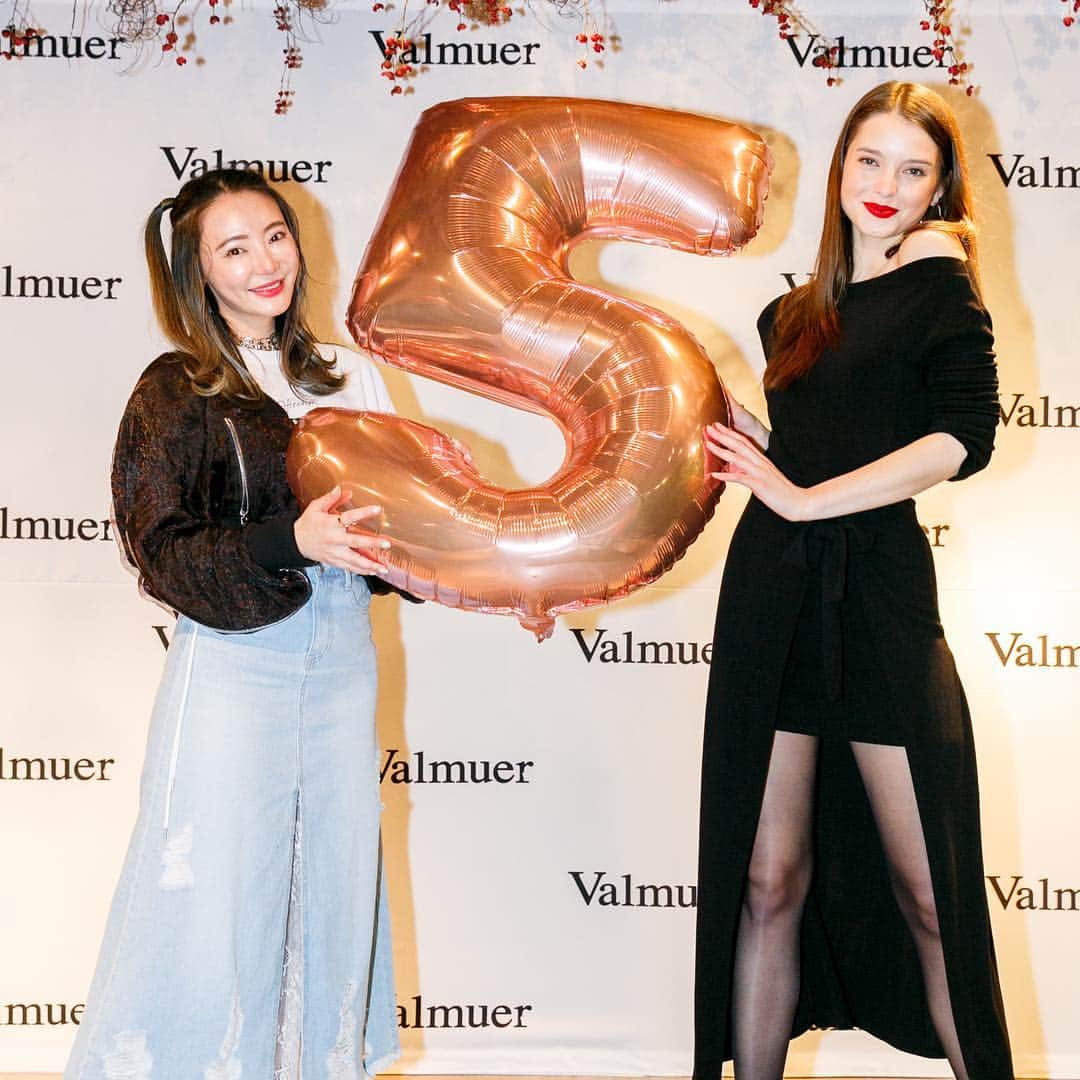 クリスティン・ウェイさんのインスタグラム写真 - (クリスティン・ウェイInstagram)「It’s been 5 years @valmuer_official ❤︎ Thank you all for supporting me! #valmuer #brand #tokyo #girlsfashion #girlsbrand #ヴェルムーア」4月28日 3時52分 - prettywhy