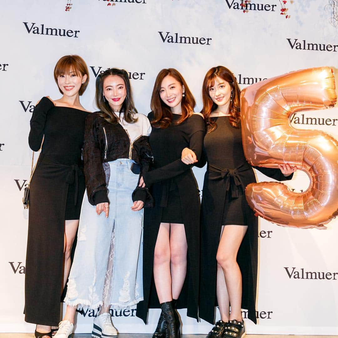 クリスティン・ウェイさんのインスタグラム写真 - (クリスティン・ウェイInstagram)「It’s been 5 years @valmuer_official ❤︎ Thank you all for supporting me! #valmuer #brand #tokyo #girlsfashion #girlsbrand #ヴェルムーア」4月28日 3時52分 - prettywhy