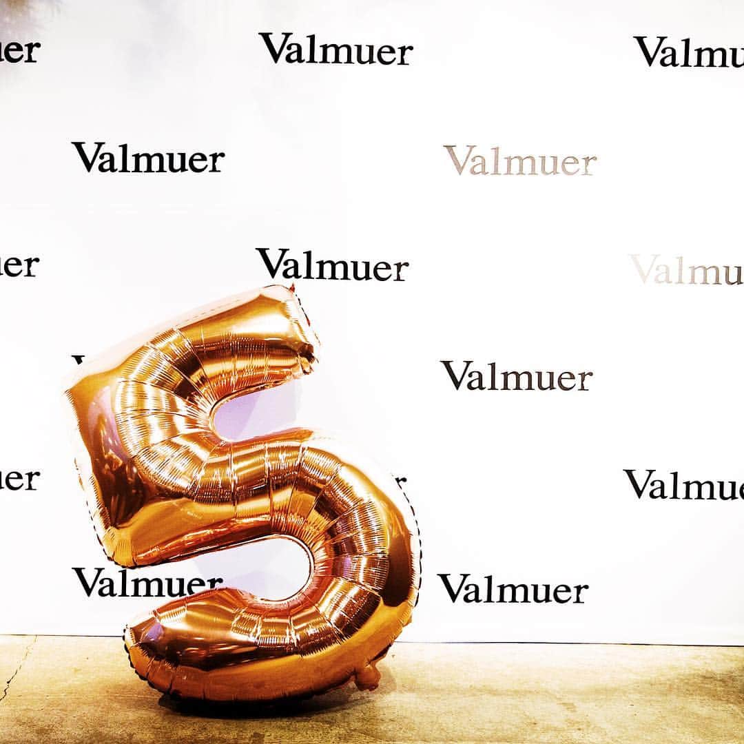 クリスティン・ウェイのインスタグラム：「It’s been 5 years @valmuer_official ❤︎ Thank you all for supporting me! #valmuer #brand #tokyo #girlsfashion #girlsbrand #ヴェルムーア」