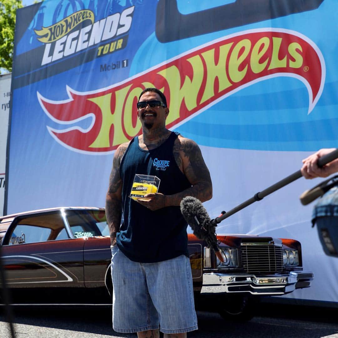 Hot Wheelsさんのインスタグラム写真 - (Hot WheelsInstagram)「Introducing the winner of the Atlanta stop of the #HotWheelsLegends Tour, Freddy Quintero and his super-clean ’75 Chevy Impala. 🙌 Freddy has been working on his custom lowrider for the last 10 years to bring it to the condition we see today: All custom paint, interior, and accessories with an awesome mural of his family painted in the trunk. This thing is LEGENDARY! Thank you so much, Atlanta! We’ll always have Georgia on our mind. 🍑 Next stop: Bentonville, AR . . . . #hotwheels #lowrider #hotrod #cars #classiccars #carshow」4月28日 3時59分 - hotwheelsofficial