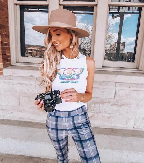 チェイサーのインスタグラム：「how cute is @heyitsbecks in this top and bottom Chaser outfit!?😍⚡️ #chaserbrand」