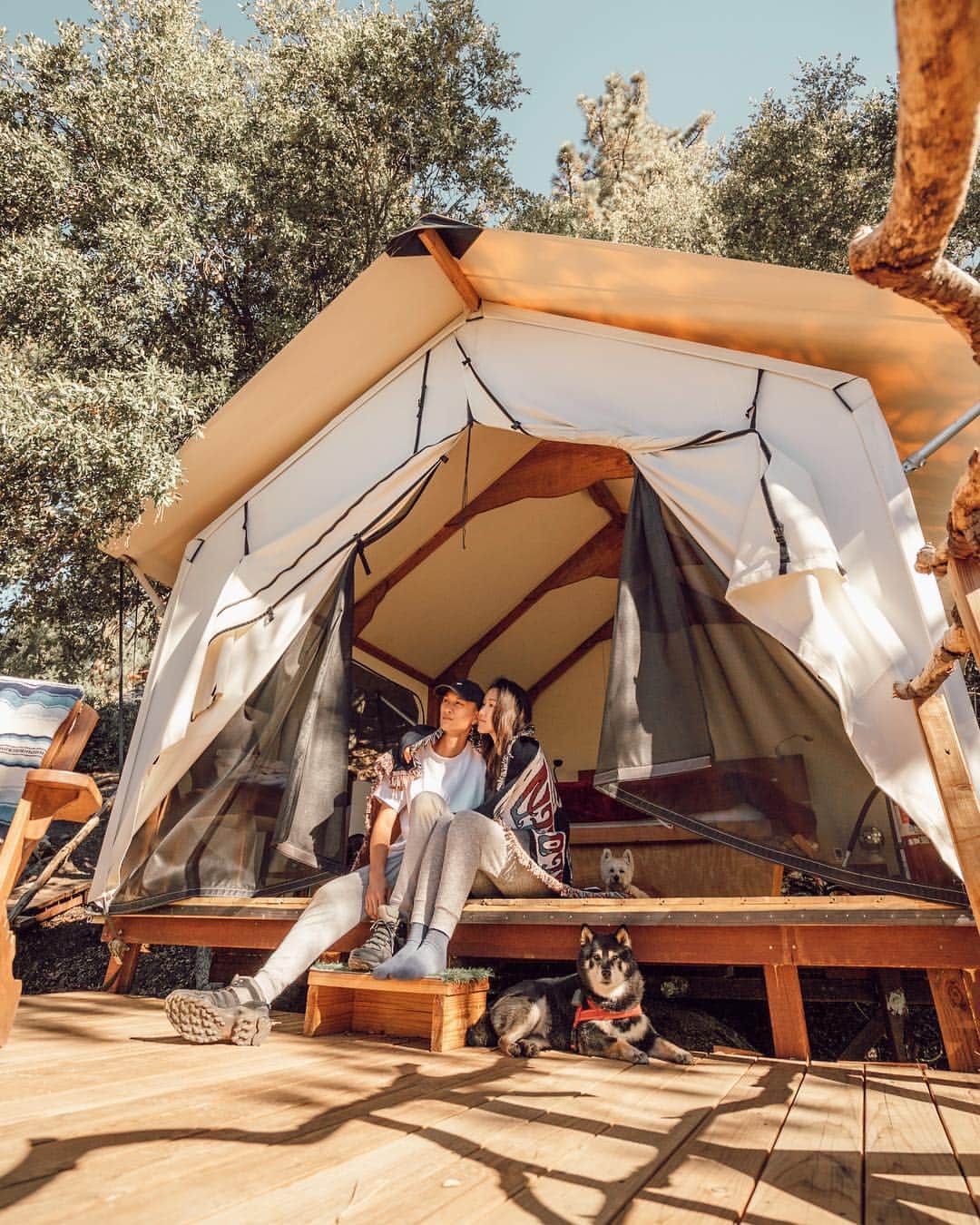 W E Y L I Eのインスタグラム：「Just 2 kids that love the outdoors 🏕 @wahfied 📸 pc: @baby.navi」