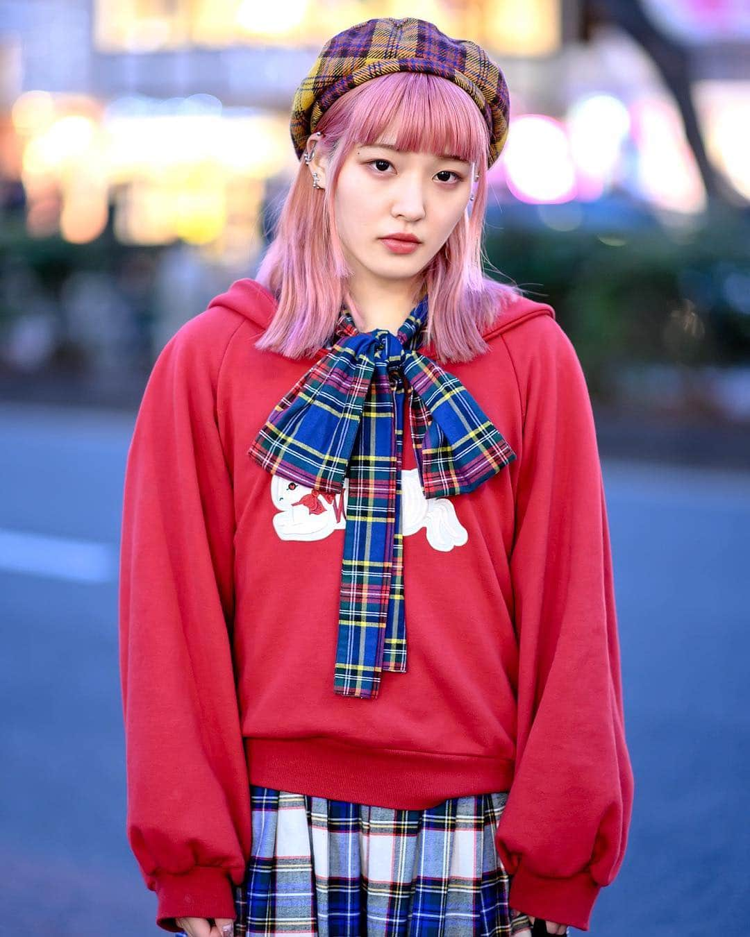 Harajuku Japanさんのインスタグラム写真 - (Harajuku JapanInstagram)「19-year-old Mami (@0.085g) on the street in Harajuku wearing a kawaii embroidered "Ribbon Rabbit" sweatshirt by the Japanese fashion brand @HEIHEI_Official, a HEIHEI beret, HEIHEI plaid skirt, HEIHEI artwork tote bag, and Tokyo Bopper platform shoes with bows.」4月28日 4時19分 - tokyofashion