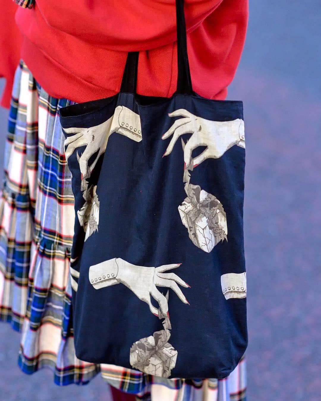Harajuku Japanさんのインスタグラム写真 - (Harajuku JapanInstagram)「19-year-old Mami (@0.085g) on the street in Harajuku wearing a kawaii embroidered "Ribbon Rabbit" sweatshirt by the Japanese fashion brand @HEIHEI_Official, a HEIHEI beret, HEIHEI plaid skirt, HEIHEI artwork tote bag, and Tokyo Bopper platform shoes with bows.」4月28日 4時19分 - tokyofashion