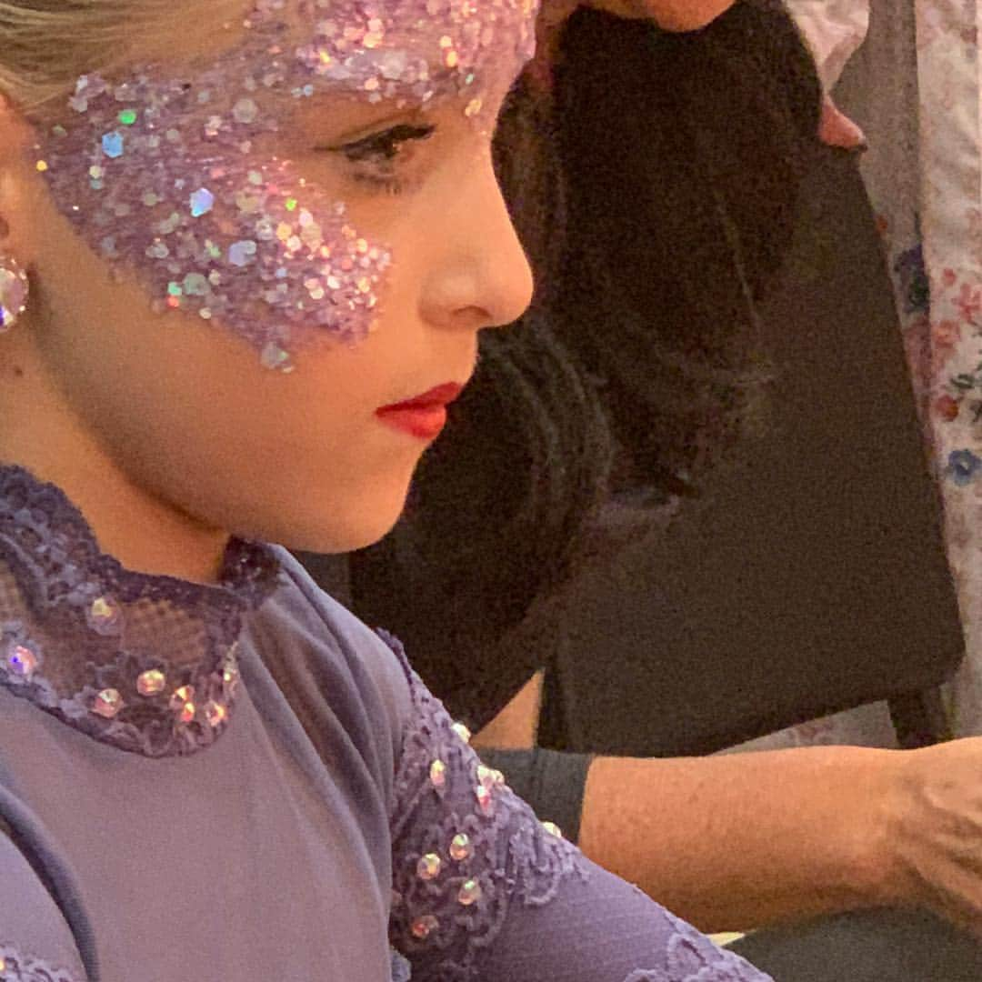 アビー・リー・ミラーさんのインスタグラム写真 - (アビー・リー・ミラーInstagram)「#dancemoms #season8 Episode 11 Let’s see who shows their True Colors today??? #ALDC #aldcla #abbyleemiller #aldcalways」4月28日 4時31分 - therealabbylee