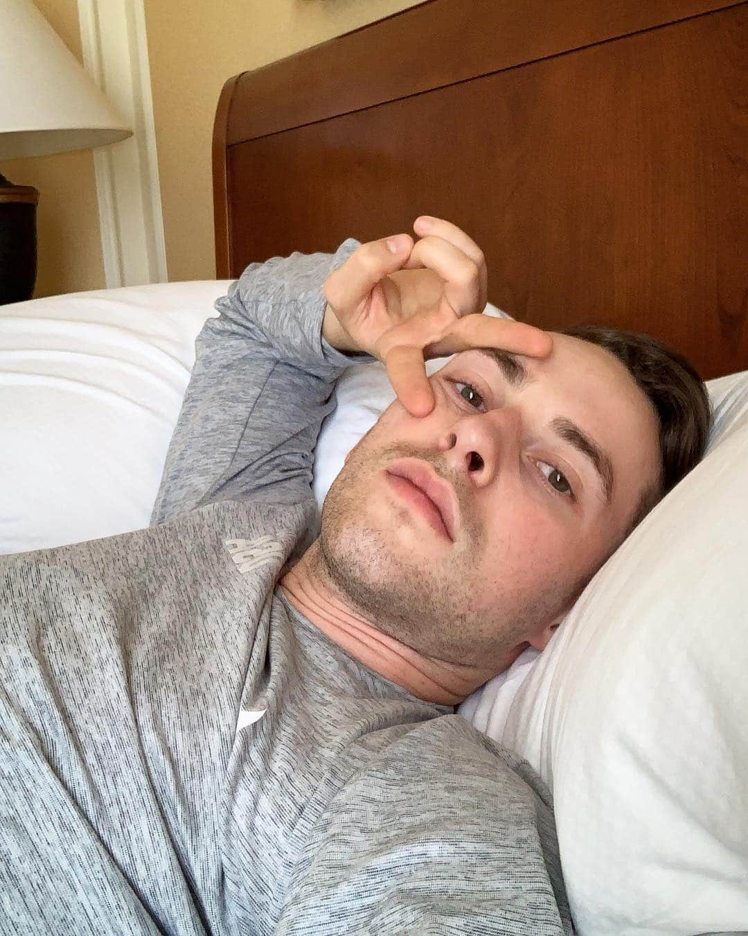 アダム・リッポンさんのインスタグラム写真 - (アダム・リッポンInstagram)「Nap king 🤴」4月28日 4時50分 - adaripp