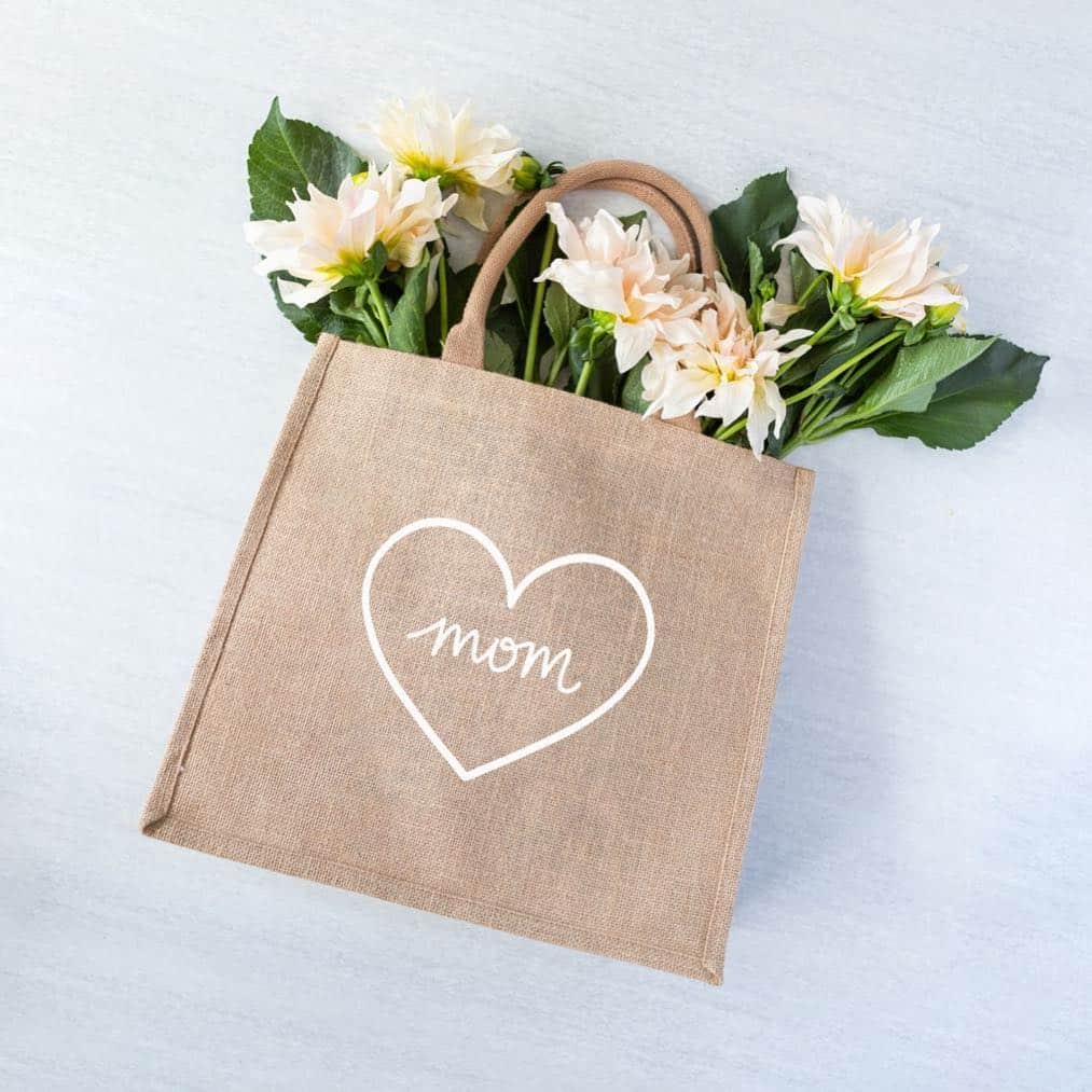 The Little Marketさんのインスタグラム写真 - (The Little MarketInstagram)「Celebrate the moms in your life with this thoughtful gift tote. Order by May 6th to receive in time for Mother's Day.」4月28日 5時03分 - thelittlemarket