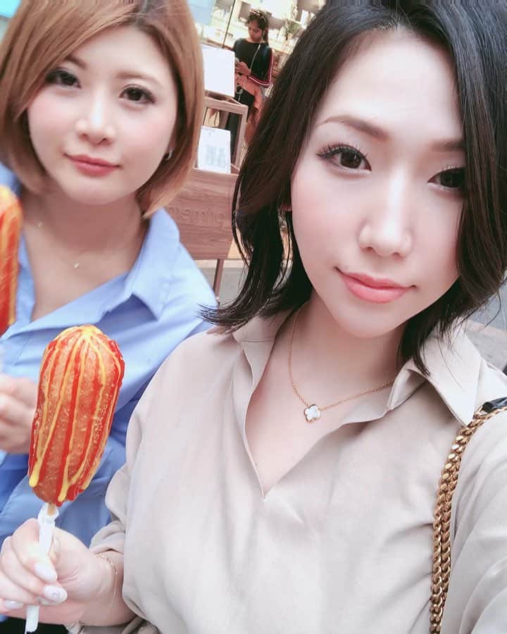 佐山愛のインスタグラム：「❤︎ ・ 韓国で美味しいものたくさん食べたよ！ Part１ ・ 한국에서 맛있는거 많이 먹었어요 ・ We ate a lot of delicious foods in Korea. ・ ・ 辛いもの苦手なのに、刺激が欲しくて 食べてしまうおっしーにも注目ww ・ 매운 것은 잘 못먹지만,  자극을 찾아 먹는 유우리에게도 주목해 주세요 ㅋㅋㅋ ・ Yuri doesn't like spicy food. But she eats for kicks. lol ・ ・ #韓国 #한국 #korea #ソウル #서울 #seoul #ミョンドン #明洞 #명동#myeongdong #イテウォン #梨泰院 #이태원 #itaewon #韓国旅行 #한국여행 #koreantrip」