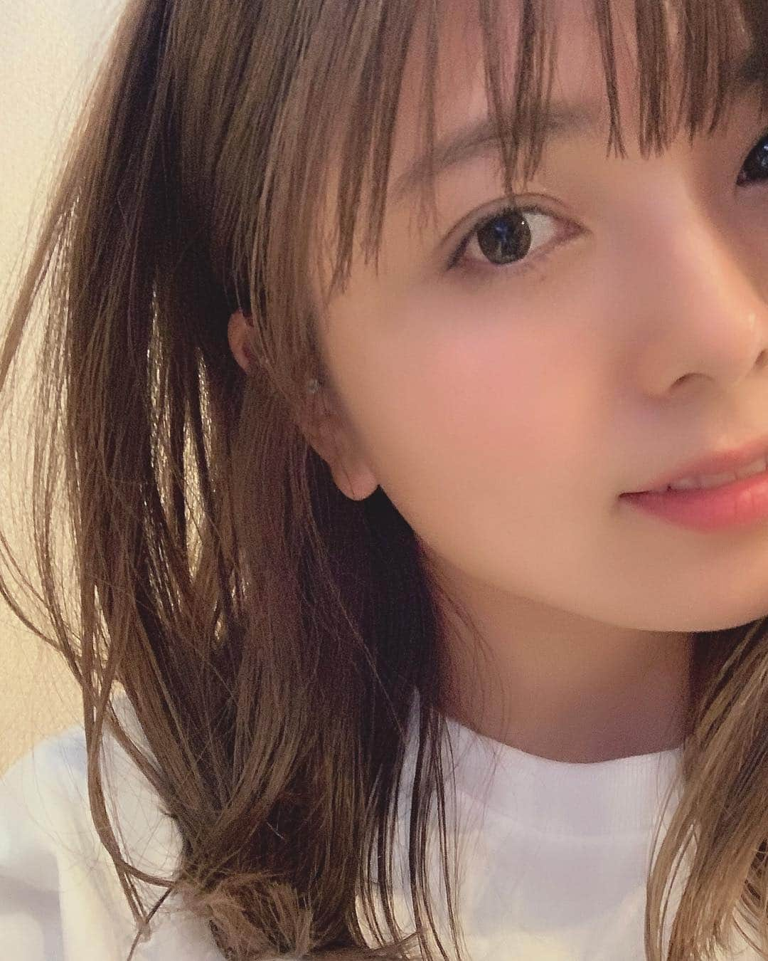 瀬戸サオリさんのインスタグラム写真 - (瀬戸サオリInstagram)「good morning ⛅️ イメチェンしました〜♥️ . 朝から１時間ほどテディがずっと 走り回ってる🤣笑 体力無限♾ そして私は家事からスタートです😑✔︎ . 旦那様の休みがないので...😯 GWだけど我が家はいつも通り☺️♡ . みんなはどこにいくのかな〜❓😍 ＿＿＿＿＿＿＿＿＿＿＿＿＿＿＿＿ #newhair #イメチェン #GWですね #特に何もしないです♡ #でもやること終わらせたいGW」4月28日 10時43分 - seto_saori