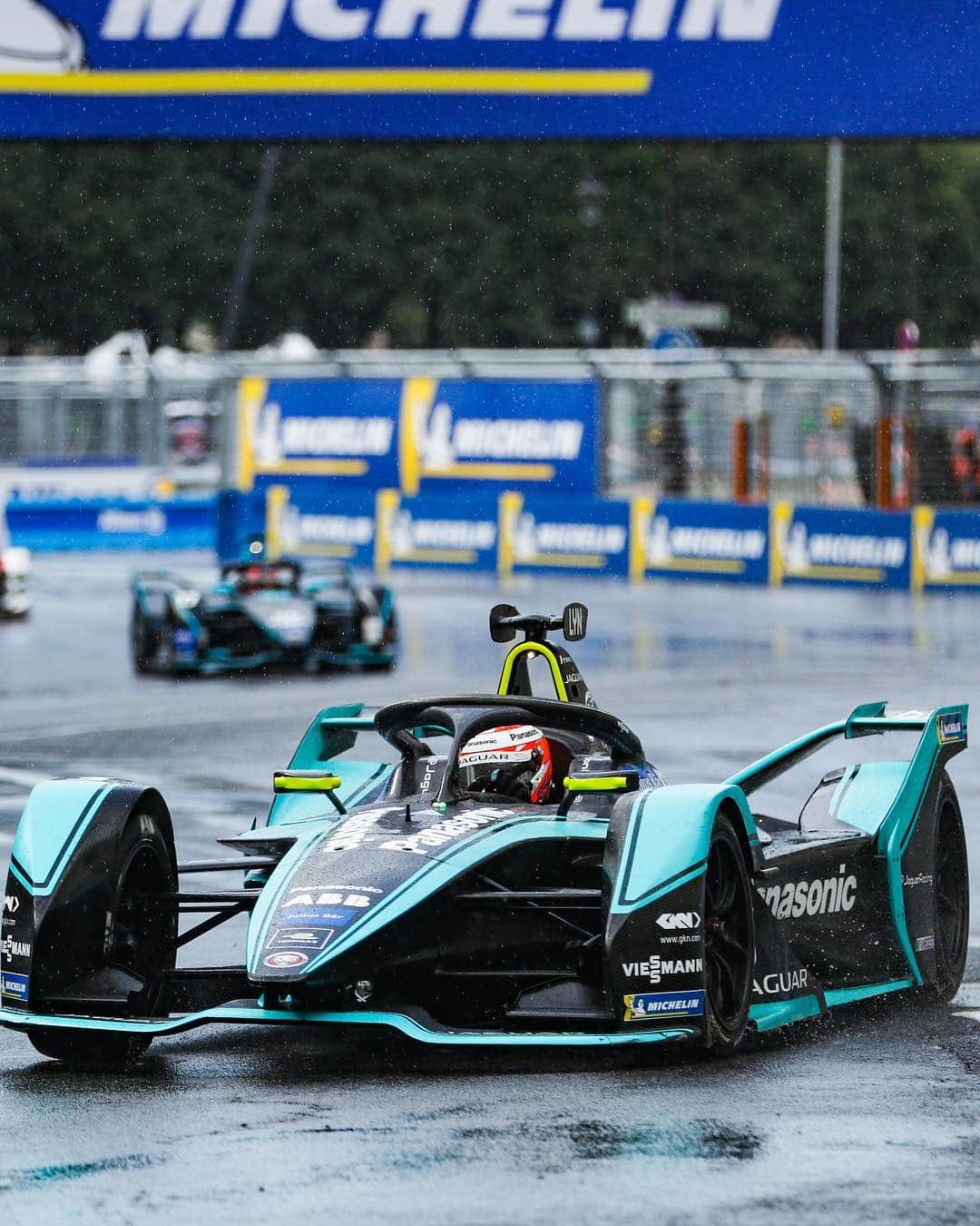 Jaguarさんのインスタグラム写真 - (JaguarInstagram)「The @FIAFormulaE #ParisEPrix was plagued by changeable weather and challenging driving conditions, however Panasonic @JaguarRacing pushed on in the French capital with @MitchEvans_ finishing in P16, while  unfortunately an incident at turn 14 forced @AlexLynnRacing to retire. #JaguarElectrifies #ABBFormulaE #IPACE #eTROPHY #Paris #France #ElectricCars #CarsofInstagram #InstaCar」4月28日 5時16分 - jaguar