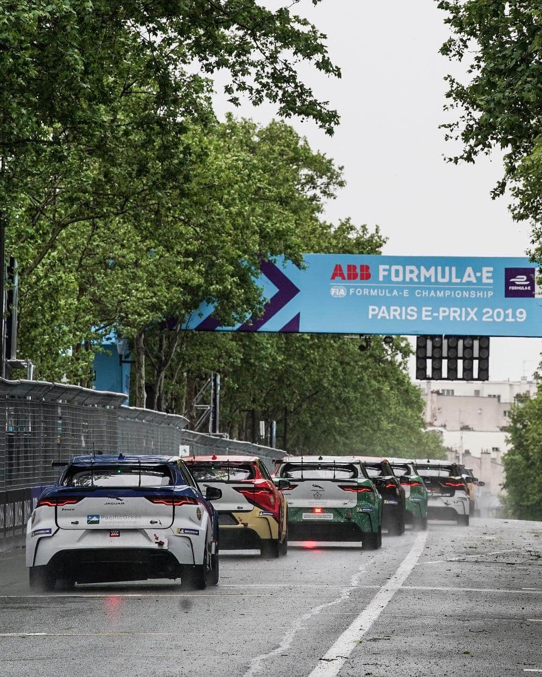 Jaguarさんのインスタグラム写真 - (JaguarInstagram)「The @FIAFormulaE #ParisEPrix was plagued by changeable weather and challenging driving conditions, however Panasonic @JaguarRacing pushed on in the French capital with @MitchEvans_ finishing in P16, while  unfortunately an incident at turn 14 forced @AlexLynnRacing to retire. #JaguarElectrifies #ABBFormulaE #IPACE #eTROPHY #Paris #France #ElectricCars #CarsofInstagram #InstaCar」4月28日 5時16分 - jaguar