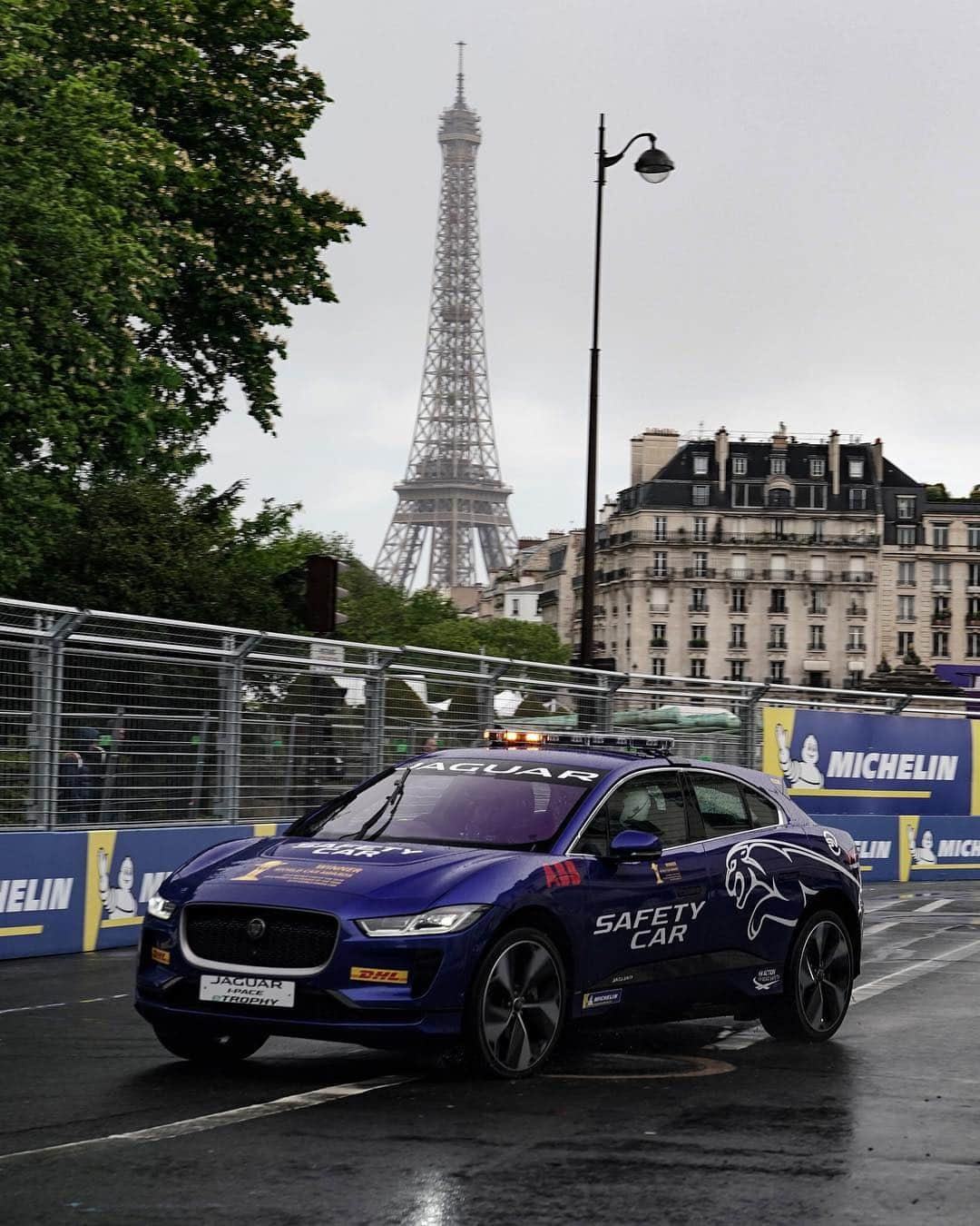 Jaguarさんのインスタグラム写真 - (JaguarInstagram)「The @FIAFormulaE #ParisEPrix was plagued by changeable weather and challenging driving conditions, however Panasonic @JaguarRacing pushed on in the French capital with @MitchEvans_ finishing in P16, while  unfortunately an incident at turn 14 forced @AlexLynnRacing to retire. #JaguarElectrifies #ABBFormulaE #IPACE #eTROPHY #Paris #France #ElectricCars #CarsofInstagram #InstaCar」4月28日 5時16分 - jaguar